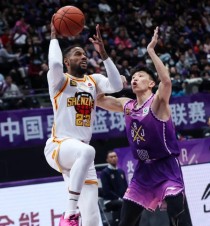 包含深圳男篮在客场获胜，继续追赶积分榜前列的词条